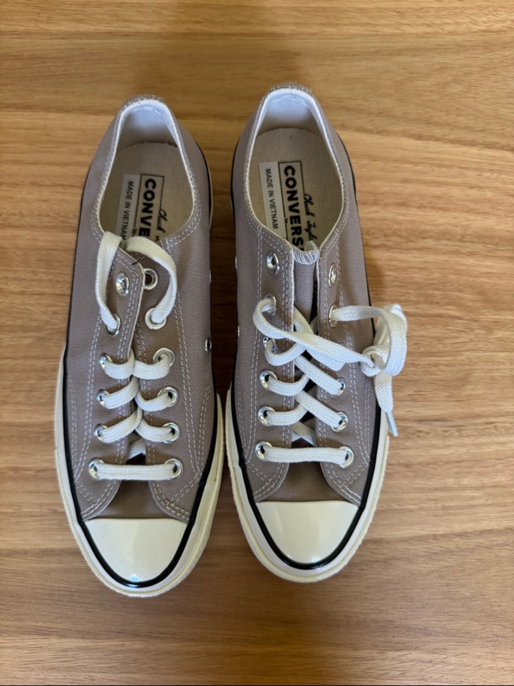 Brand new never worn converse lo tops